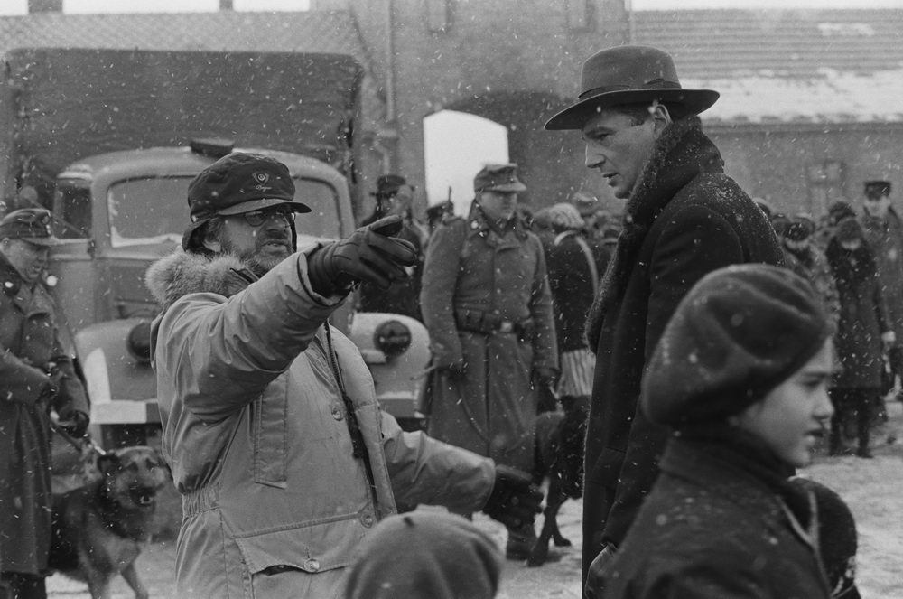 Steven Spielberg (l.) bei den Dreharbeiten zu "Schindlers Liste" (UIP)