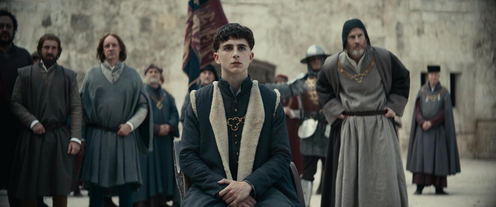 Als junger Mann im Ringen darum, der Königsrolle gerecht zu werden: "The King" (© Netflix)