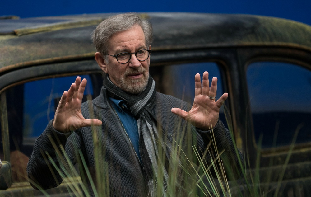 Steven Spielberg beim Dreh von "B.F.G." (Constantin)