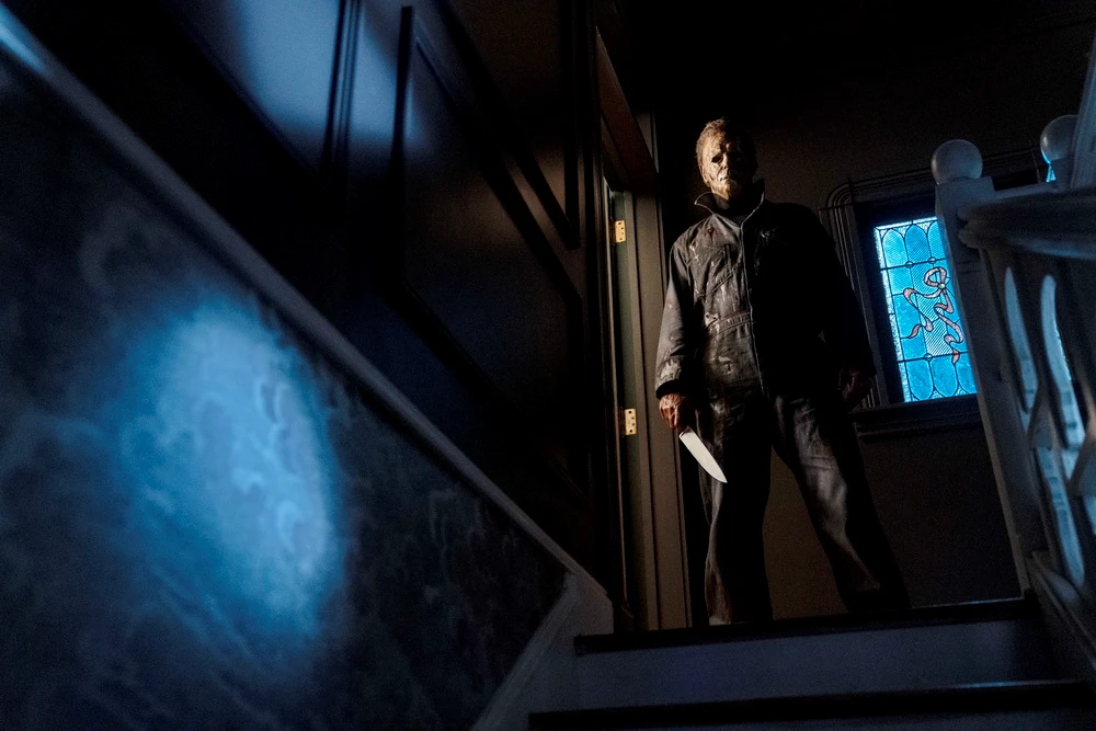Michael Myers mordet sich zum gefühlt 1000stn Mal durch Haddonfield: "Halloween kills" (© Universal Pictures International Germany GmbH)