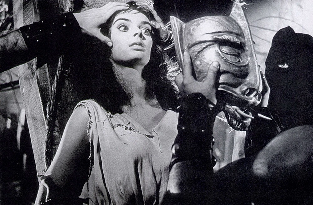 Barbara Steele in "Die Stunde, wenn Dracula kommt" (© Koch Media)