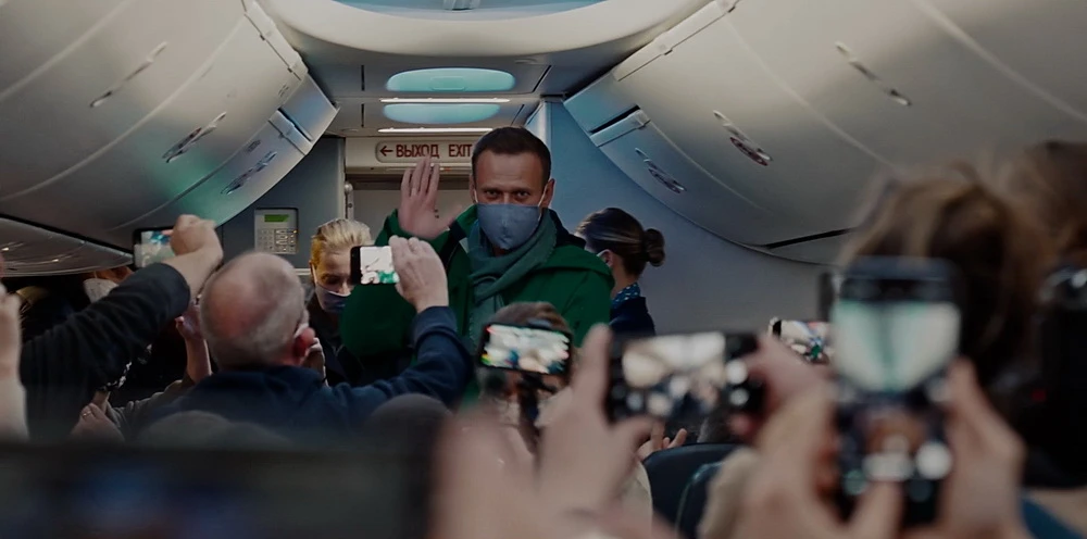 Nawalny beim Rückflug nach Moskau im Januar 2021 (DCM)