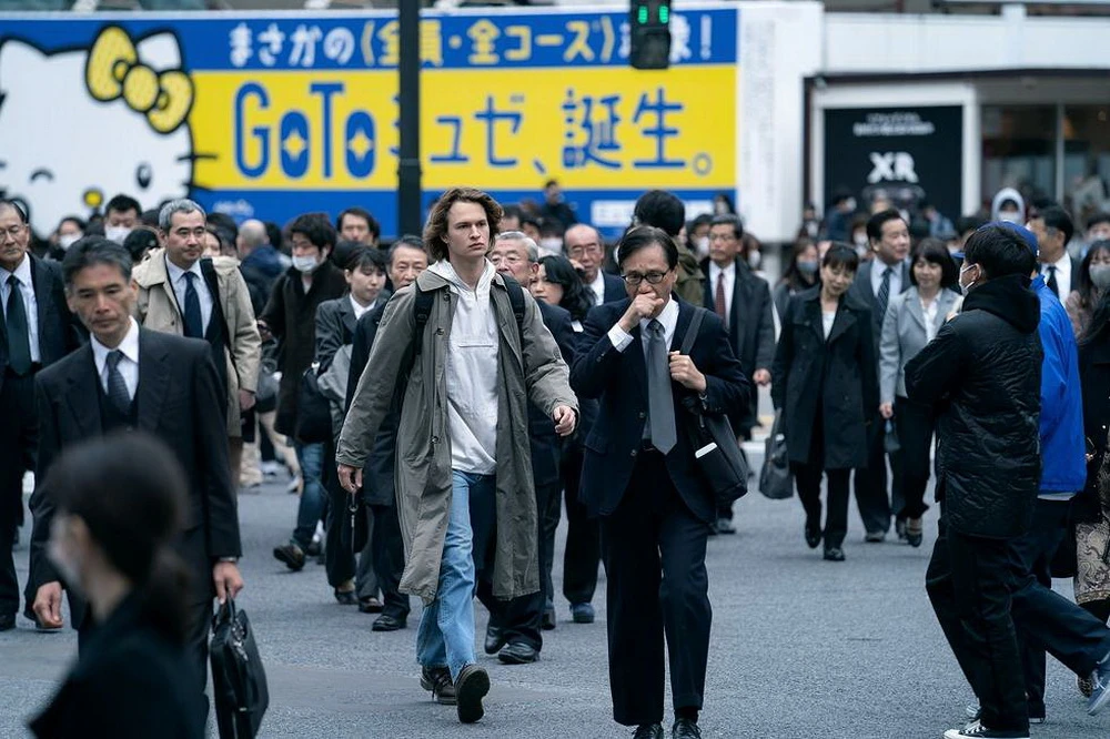 Ansel Elgort taucht als Journalist in die kriminelle Unterwelt Tokyos ein: "Tokyo Vice" (© Starzplay/Eros Hoagland) (