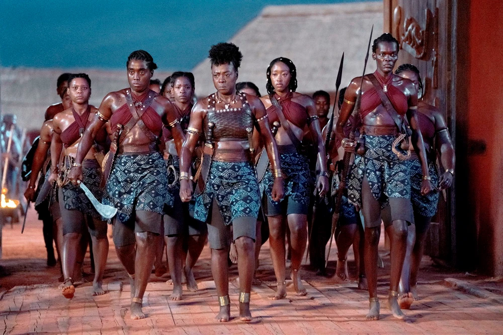 Die Armee der Agojie in „The Woman King“ (© CTMG/Sony Pictures Entertainment Deutschland GmbH, Ilze Kitshoff)