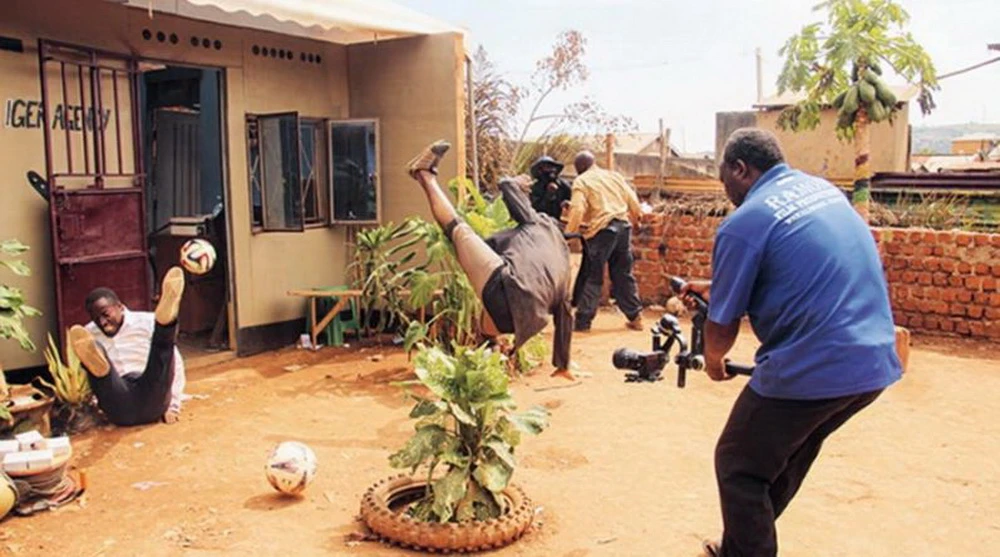 Das Action-Kunstwerk „Football Kommando“ war ein Highlight der documenta fifteen (© Mubi)
