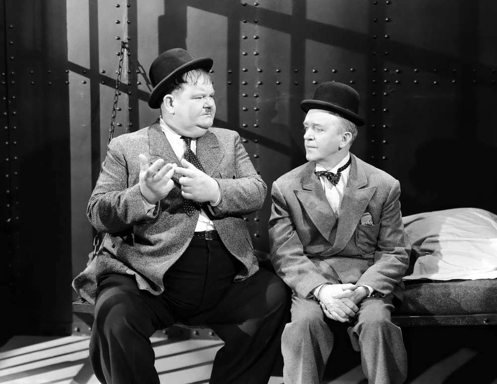 Oliver Hardy (l.) und Stan Laurel in "Dick und Doof - Die Leibköche seiner Majestät" (imago/Everett Collection)