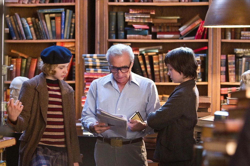 Am Set von "Hugo Cabret" mit Chloe Moretz und Asa Butterfield (Imago/Mary Evans)