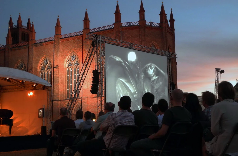 Fritz Langs "Spione" bei der Friedrichswerderschen Kirche in Berlin (imago stock