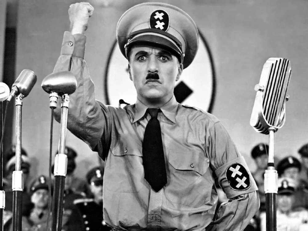 Verballhornung des Herrisch-Bösen: "Der große Diktator" (imago/Photo12/Charles Chaplin Productions)