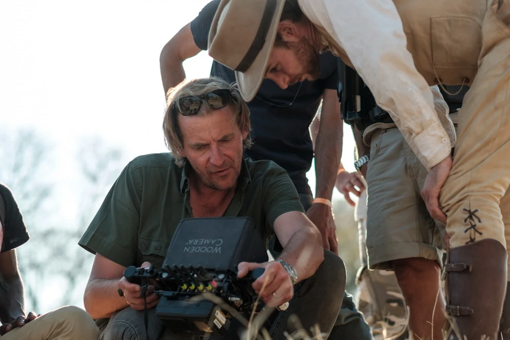 Lars Kraume beim Dreh von „Der vermessene Mensch“ (© Studiocanal GmbH/Willem Vrey)