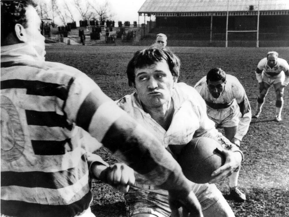Richard Harris als Rugby-Rüpel in „Lockender Lorbeer“ (© IMAGO / United Archives)