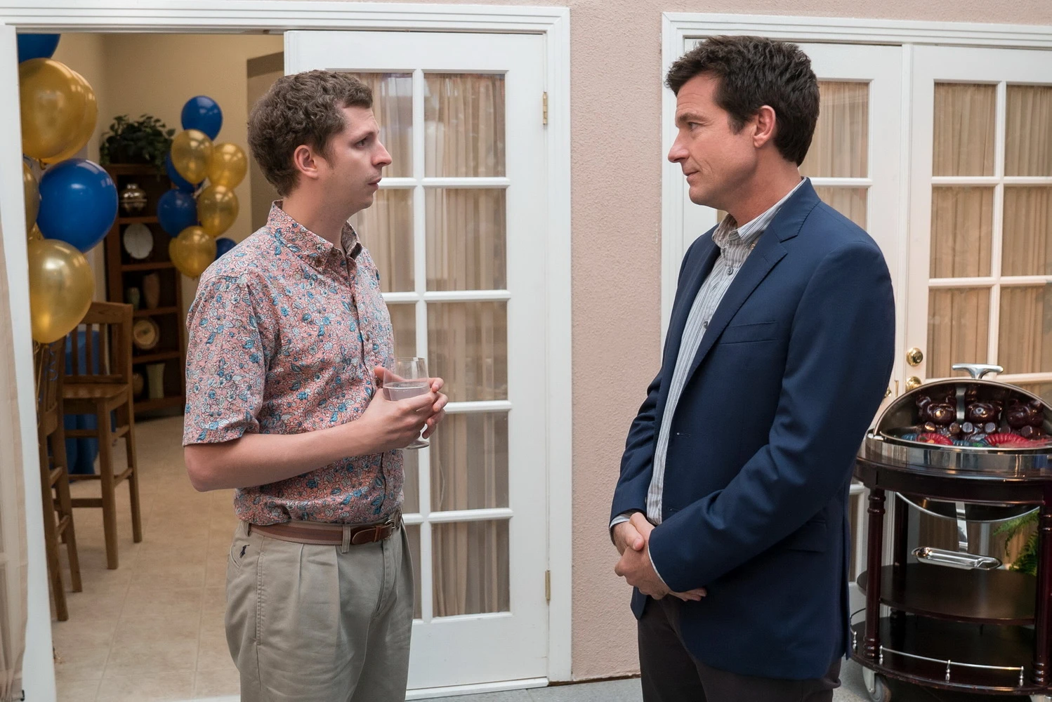 Kultpotenzial: Michael Cera in der finalen Staffel "Arrested Development" mit seinem Serien-Vater Jason Schwarzman (© IMAGO / Everett Collection)