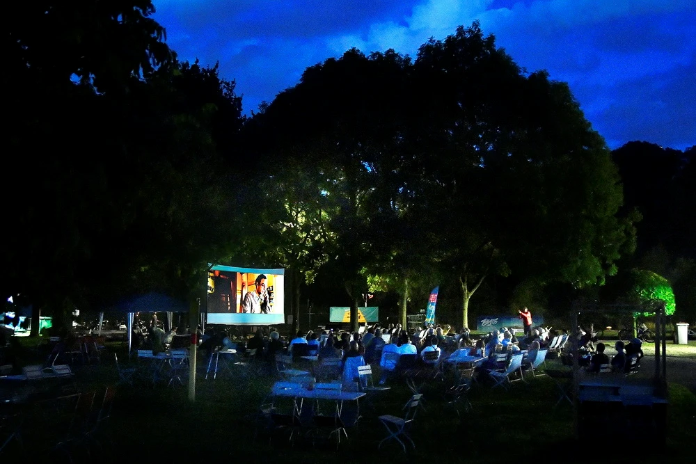 Das klimafreundliche Open-Air-Kino Cinema del Sol in Witten 2023 (© IMAGO / Funke Foto Services)