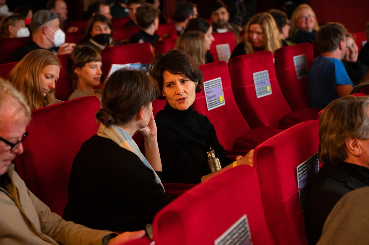 Kino als Diskusraum: Foto von der Filmwoche Duisburg 2022, einem Mitglied des Netzwerks (© Simon Bierwald)