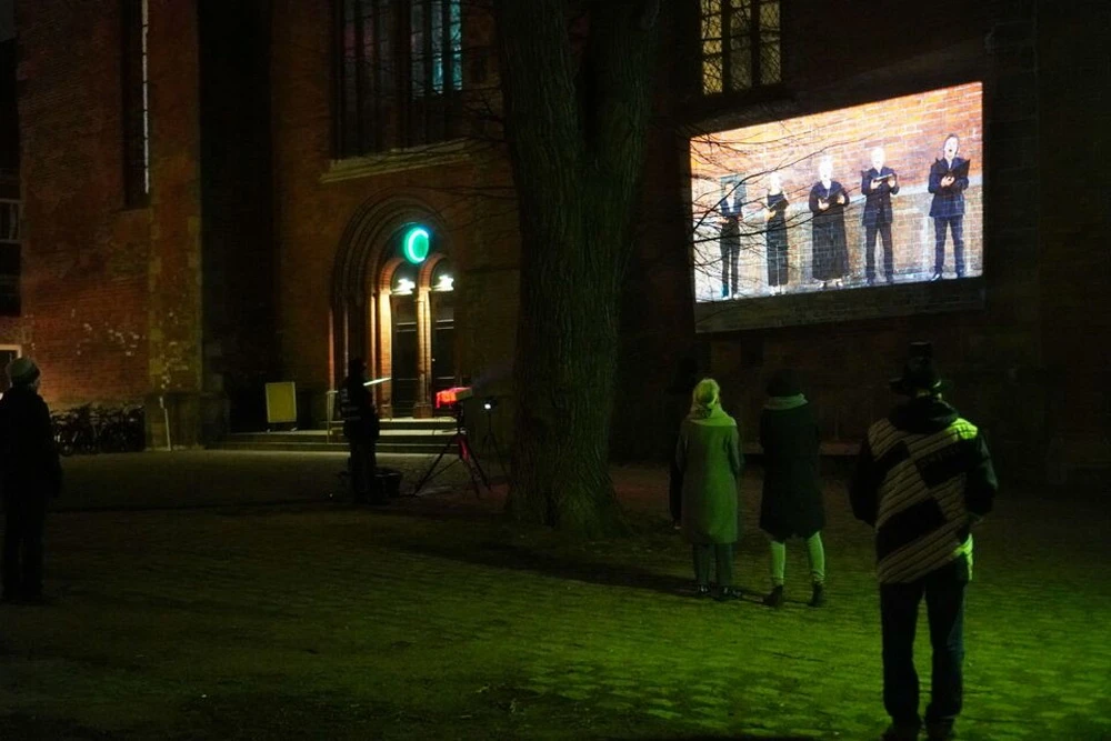 Eine Projektion an der Kirche St. Petri in Lübeck (Urban Projections)