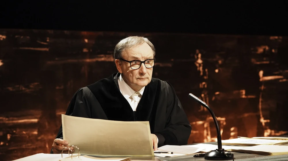 Rainer Bock als Richter (© Leonine)