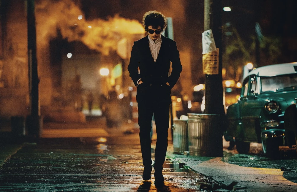 Die neueste Dylan-verkörperung im Film: Timothée Chalamet in "Like a Complete Unknown" (© Searchlight Pictures/The Walt Disney Company )