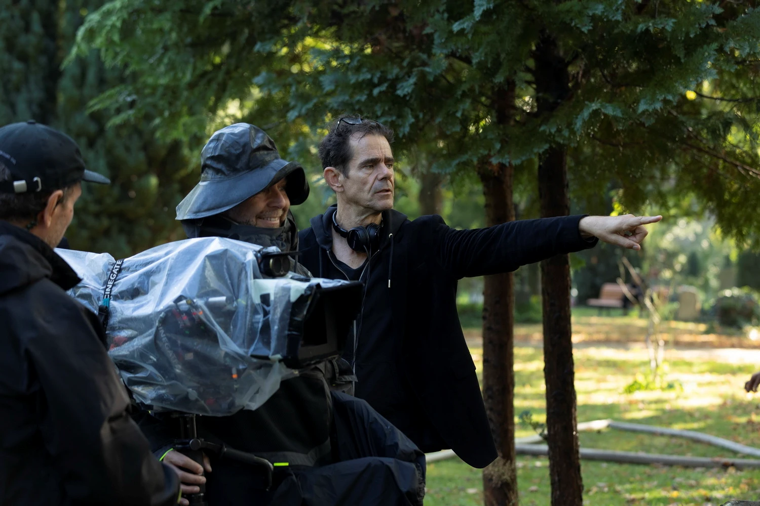 Tom Tykwer (r.) beim Dreh von "Das Licht" (© X-Filme AG)